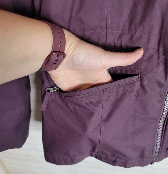 COLUMBIA OMNI TECH PURPLE LIGHTWEIGHT HOODED PARKA, SZ SMALL - Picture 3 of 15